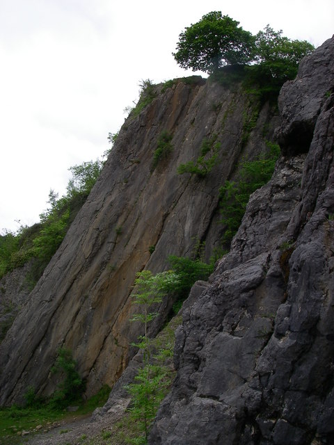 know before visit Dinas Rock 