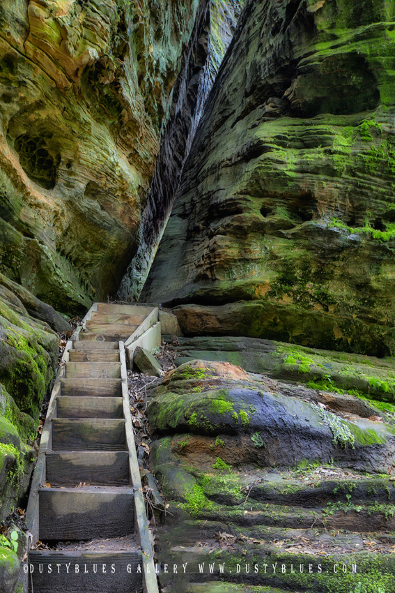   Hocking Hills Cantwell Cliffs narrow way in the rock